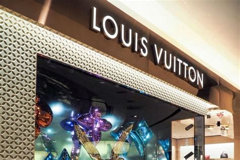 youssef marquis givenchy|Louis Vuitton appoints a new communications director.